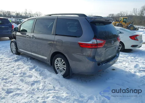 2016 Toyota Sienna Xle 8 Passenger z USA, uszkodzony, nr VIN 5TDYK3DC5GS748804